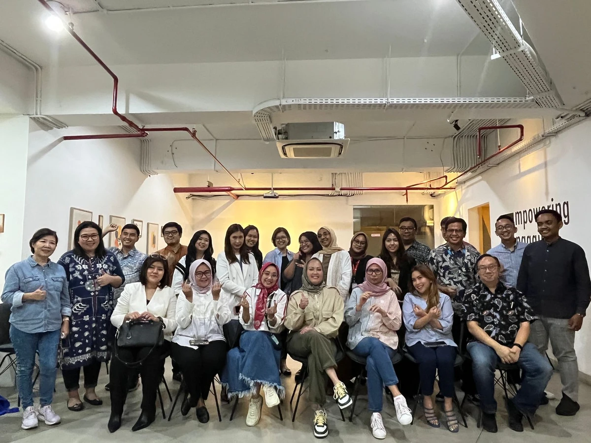 Jumat, 14 Juli 2023 – Indonesia Corporate Secretary Association (ICSA) melalui Bidang Pengkajian kembali mengadakan acara diskusi santai “Ngopi Sore - Bincang-bincang Buyback Share” Batch 2 pada Jumat (7/7) di EMJI Coffee & Bar, Mega Kuningan, Jakarta Selatan. Acara tersebut masih didampingi oleh Ranty Astari Rachman selaku Wakil Ketua Umum Bidang Pengkajian dan Maharani Cindy selaku Anggota Bidang Pengkajian.

Pada acara kali ini, disambut antusias oleh anggota ICSA dengan lebih banyaknya peserta yang hadir dibandingkan batch sebelumnya. Harapan ICSA kedepannya dapat terus konsisten memberikan anggotanya wadah diskusi untuk saling bertukar pikiran terkait pengalaman sebagai sekretaris perusahaan dan profesi pendukungnya.

Jangan khawatir bagi rekan yang belum dapat mengikuti Ngopi Sore kali ini, karena ICSA akan terus mengadakan Ngopi Sore di batch selanjutnya.<br>
                  