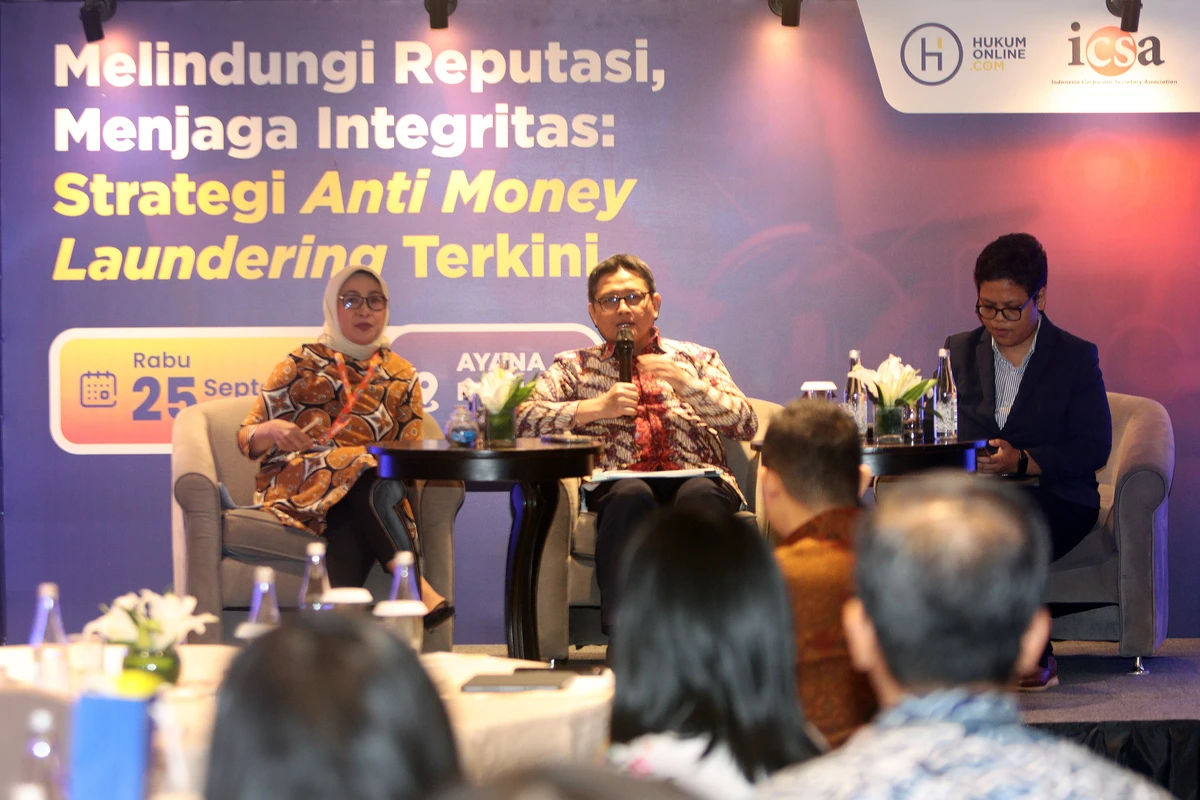 Jumat, 27 September 2024 – Indonesia Corporate Secretary Association (ICSA) berkolaborasi dengan Hukumonline mengadakan diskusi "Melindungi Reputasi, Menjaga Integritas: Strategi Anti Money Laundering Terkini", Rabu, (25/9), di Ayana Midplaza, Jakarta. 

Acara yang dihadiri sekitar 50 peserta tersebut mengundang Deputi Bidang Pelaporan dan Pengawasan Kepatuhan Pusat Pelaporan dan Analisis Transaksi Keuangan (PPATK) Fitrhiadi Muslim dan VP AML & CTF Department Head PT Bank Negara Indonesia (Persero) Tbk Rahmawati sebagai narasumber.

Tujuan diadakannya acara ini adalah untuk memberikan pemahaman kepada peserta agar mampu mengidentifikasi berbagai aspek tindak pidana pencucian uang, khususnya memahami adanya transaksi mencurigakan. Kemudian, peserta juga diberikan pemahaman tentang peran strategis sekretaris perusahaan dalam melindungi perusahaan dari risiko pencucian uang.<br>
                  
