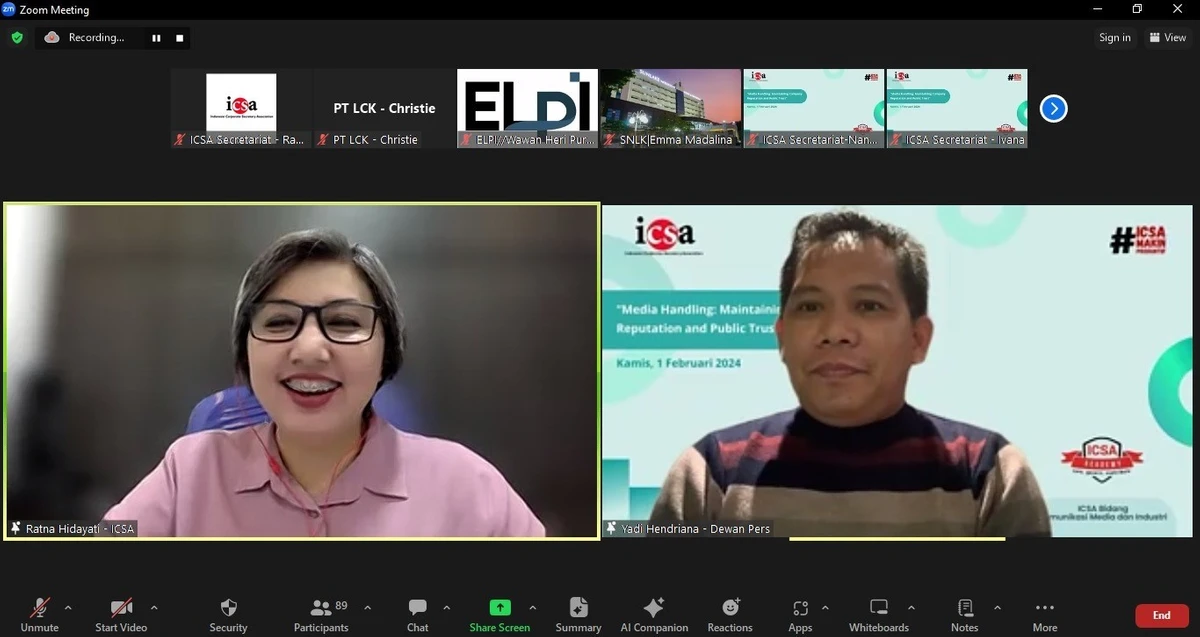 Rabu, 7 Februari 2024 – Webinar non-regulatory dengan tema "Media Handling: Maintaining Company Reputation and Public Trust" diadakan oleh Indonesia Corporate Secretary Association (ICSA) pada Kamis (1/2). ICSA mengundang Yadi Hendriana selaku Ketua Komisi Pengaduan dan Penegakan Etika Pers Dewan Pers sebagai narasumber webinar yang dihadiri lebih dari 130 peserta.

Seperti yang kita ketahui bahwa sekretaris perusahaan mempunyai peran penting dalam menjaga reputasi perusahaan dan menjalin hubungan baik dengan media. Sebab media adalah sarana publikasi, di mana segala informasi tentang perusahaan disalurkan dan dapat membangun reputasi sebuah perusahaan. 

Oleh karena itu, ICSA mengadakan webinar ini dengan harapan peserta yang hadir dapat memahami dan mempelajari cara tepat berkomunikasi dan menghadapi media serta mengetahui cara mitigasi masalah kepada berita-berita di media.<br>
                  